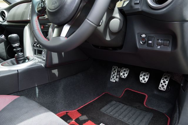 自動車のコックピット問題。どこまでエレクトロニクス化をするべきか？