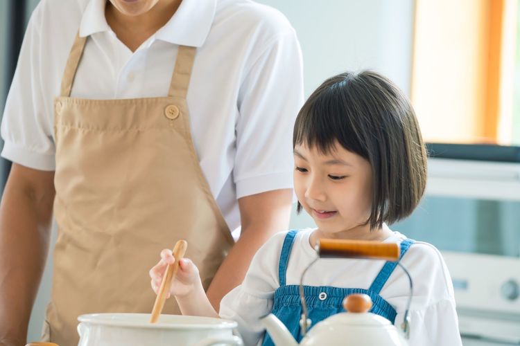 「ねえ、一緒におやつ作らない?」雨の日は親子で簡単クッキング